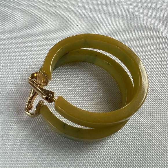 Vintage Green Marbled Bakelite Earrings - Picture 3 of 3